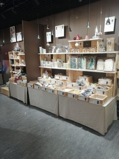 Stock de d'objets décoratifs et utilitaires...