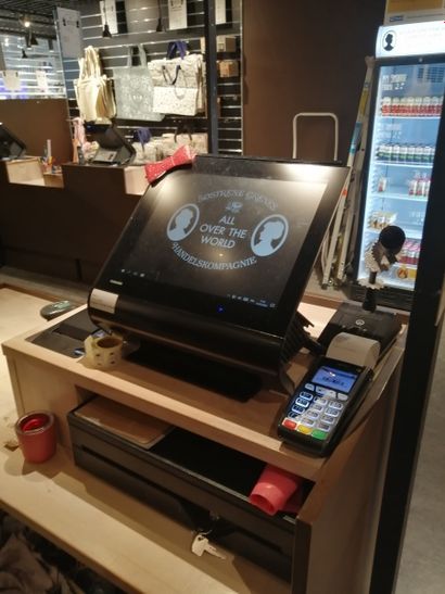 Caisse enregistreuse TOSHIBA avec écran tactile...