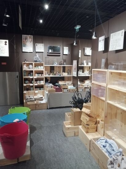 Stock de d'objets décoratifs et utilitaires...