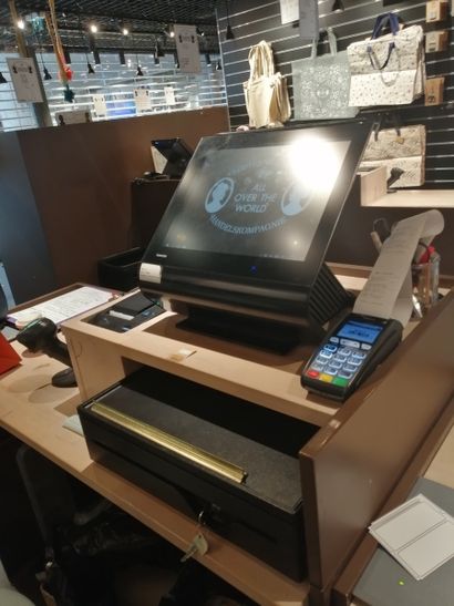 Caisse enregistreuse TOSHIBA avec écran tactile...