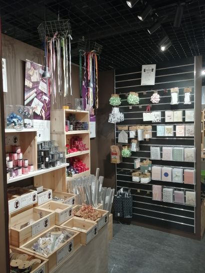 Stock de d'objets décoratifs et utilitaires...