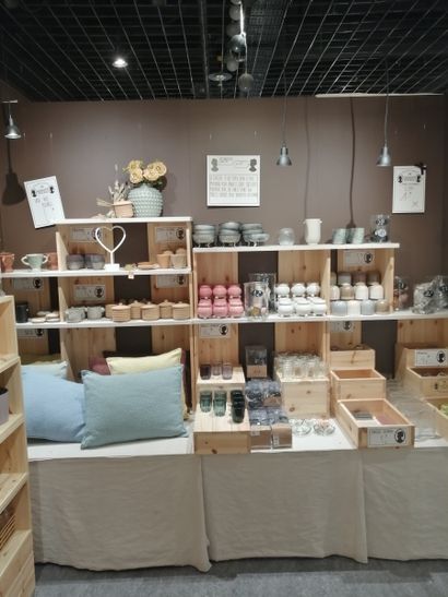 Stock de d'objets décoratifs et utilitaires...