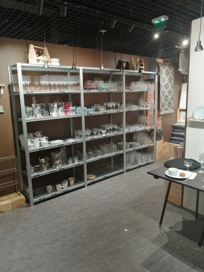 Stock de d'objets décoratifs et utilitaires...