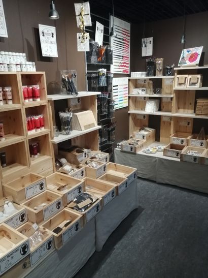Stock de d'objets décoratifs et utilitaires...