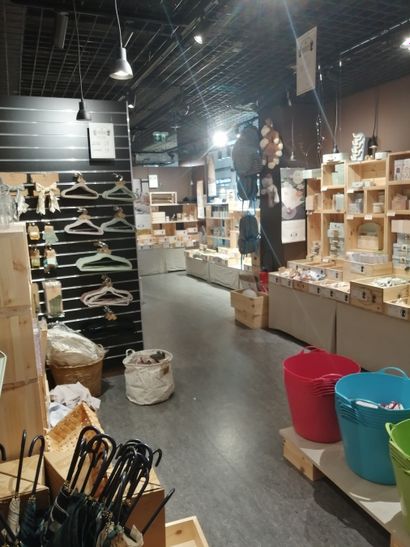 Stock de d'objets décoratifs et utilitaires...