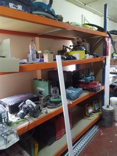 Stock de pièces détachées, quincaillerie,...