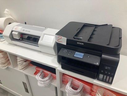 2 systèmes de caisse comprenant : 

- 1 écran...