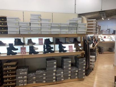 Agencement de magasin composé de :
- 1 comptoir...