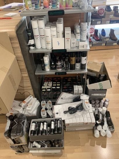 - (+/-) 500 produits d'entretien pour chaussures...