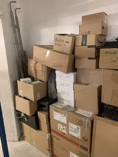 Un ensemble de matériel de caisse provenant...