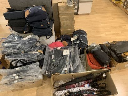 - (+/-) 75 sacs divers en toile ou cuir de...