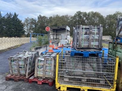 *STOCK comprenant :
- Environ 9 000 tuiles...