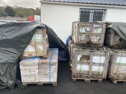 *STOCK comprenant :
- Environ 9 000 tuiles...