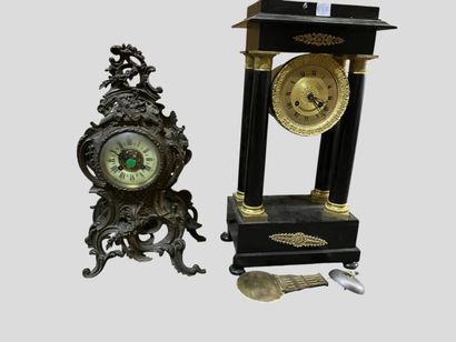 *MANETTE comprenant : pendules, lampes, sculpture...