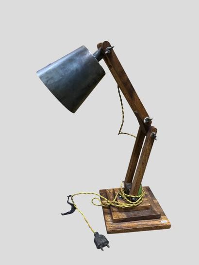 *MANETTE comprenant : pendules, lampes, sculpture...