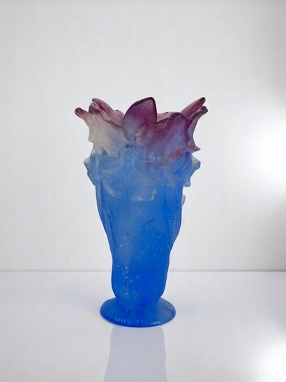 DAUM FRANCE 
Vase orchidée améthyste en cristal...
