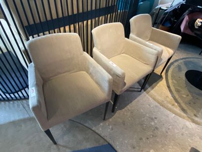 4 Chaises 285 greige en tissu. 60x79x57 cm...