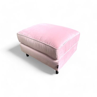 1 POUF sur pied BAGATELLE. 80x60x46 cm, revêtement...