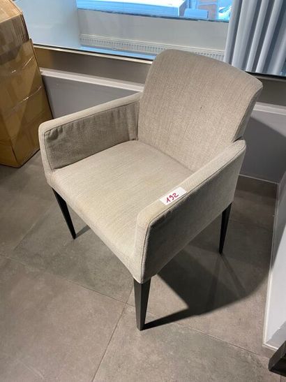 4 Chaises 285 greige en tissu. 60x79x57 cm...