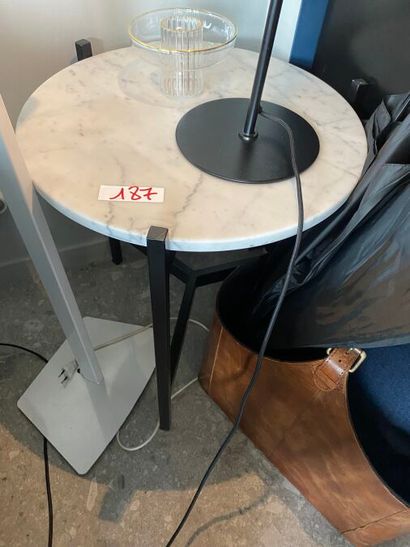 1 Table basse ronde petite en marbre blanc,...
