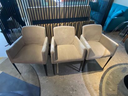 4 Chaises 285 greige en tissu. 60x79x57 cm...