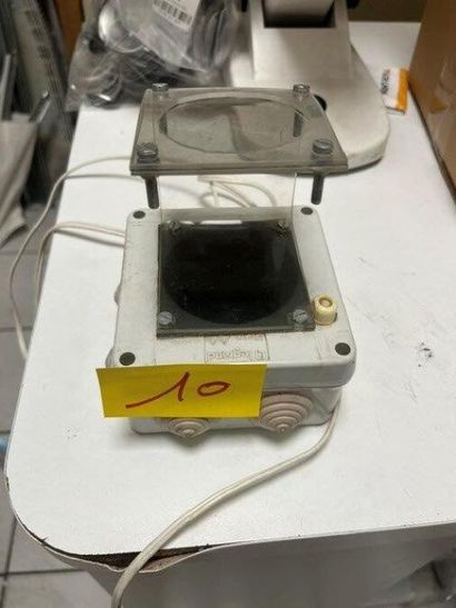 1 machine rayon UV LEGRAND (année 2004) (Ref.10)

VENTE...