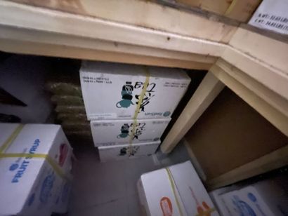 STOCK comprenant :
- (+/-) 6 cartons de produits...
