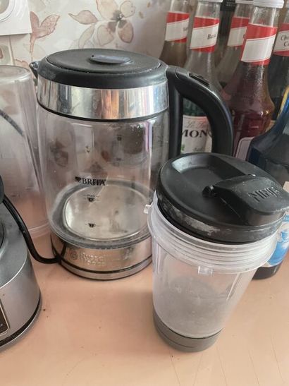 - 1 bouilloire BRITA
- 2 blenders NINJA
-...