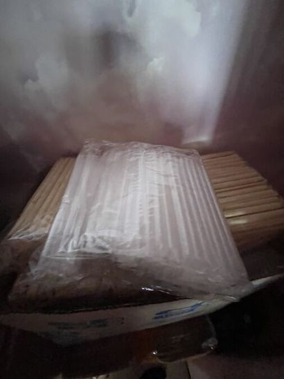 STOCK de (+/-) 13 cartons de consommables...