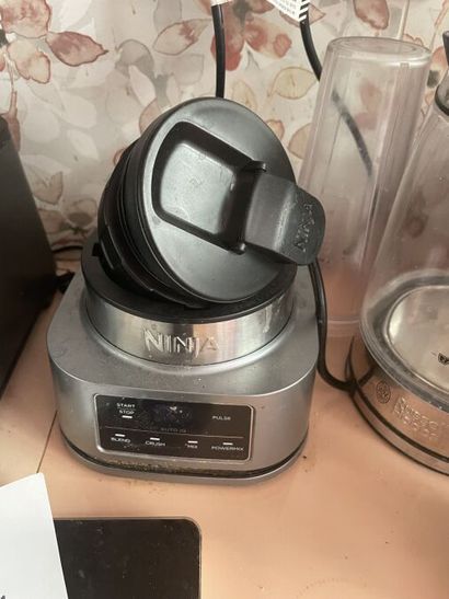 - 1 bouilloire BRITA
- 2 blenders NINJA
-...