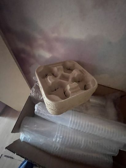 STOCK de (+/-) 13 cartons de consommables...