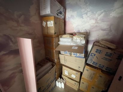 STOCK de (+/-) 13 cartons de consommables...