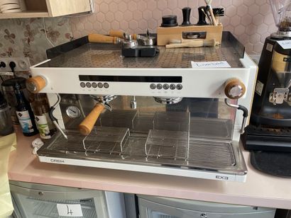*1 machine percolateur 2 groupes CREM

*FRAIS...