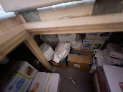 STOCK comprenant :
- (+/-) 6 cartons de produits...