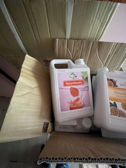 STOCK comprenant :
- (+/-) 6 cartons de produits...