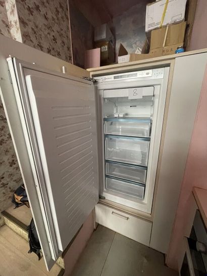 1 armoire congélateur encastrable SIEMENS...