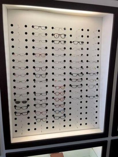STOCK d'opticien comprenant :
- (+/-) 446...
