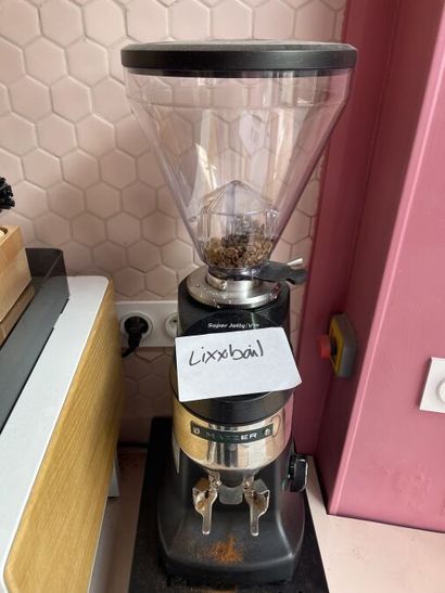 *1 moulin à café MAZZER

*FRAIS DE VENTE...