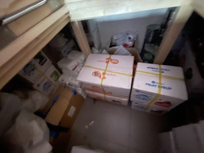 STOCK comprenant :
- (+/-) 6 cartons de produits...