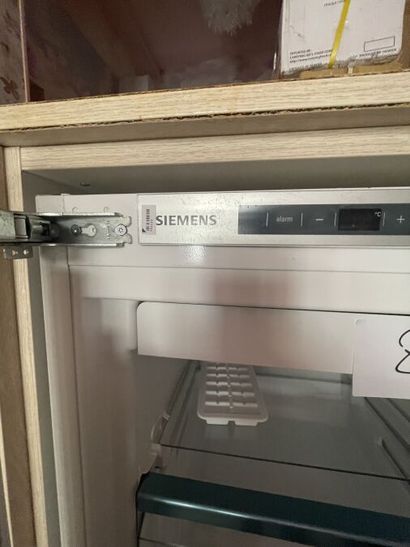 1 armoire congélateur encastrable SIEMENS...
