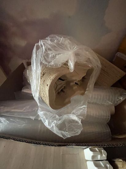 STOCK de (+/-) 13 cartons de consommables...