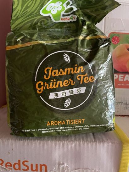 STOCK comprenant :
- (+/-) 6 cartons de produits...