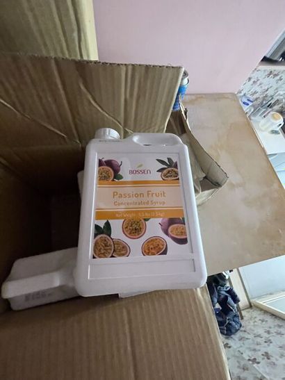 STOCK comprenant :
- (+/-) 6 cartons de produits...