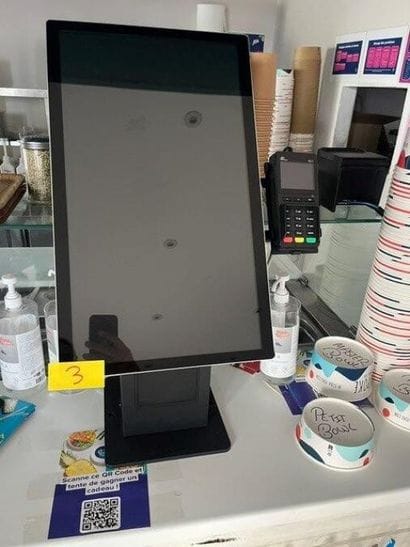 1 borne de commande avec écran + TPE (Ref....