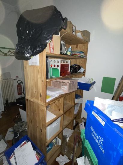 1 Ensemble de mobilier comprenant :
- 23...