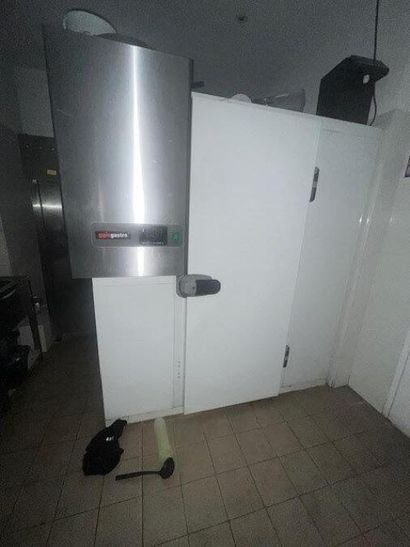1 chambre froide (+) GGM GASTRO de 12 m2...