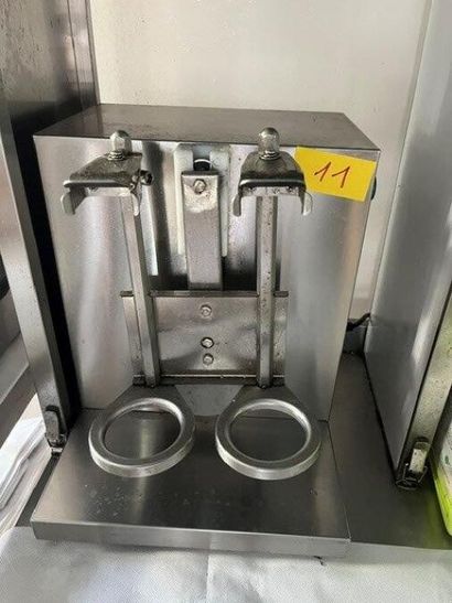 1 shaker inox (Ref. 11)

VENTE AUX ENCHERES...