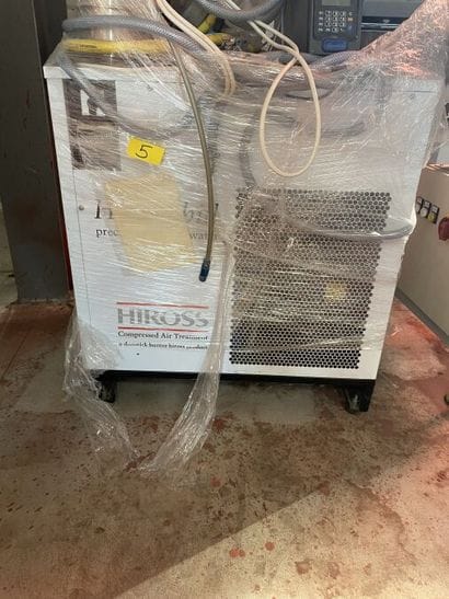 1 compresseur HIROSS (Prévoir moyen de levage)

VENTE...
