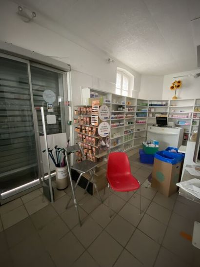 1 Ensemble de mobilier comprenant :
- 23...