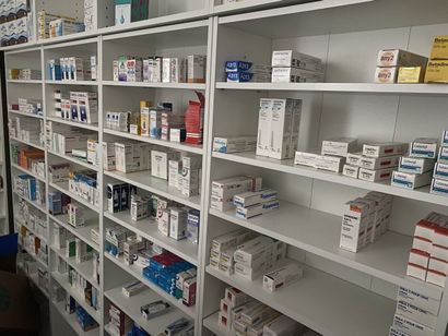 STOCK d'environ 4000 produits de pharmacie...